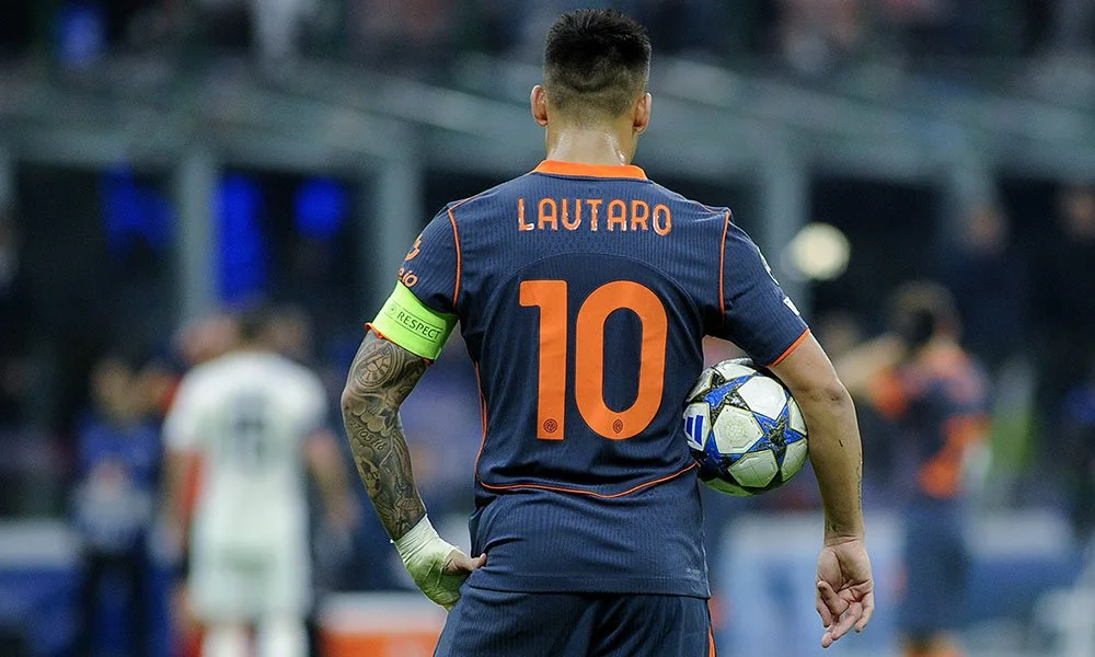 Lautaro Martinez champions 1 Inter seconda maglia 27/28