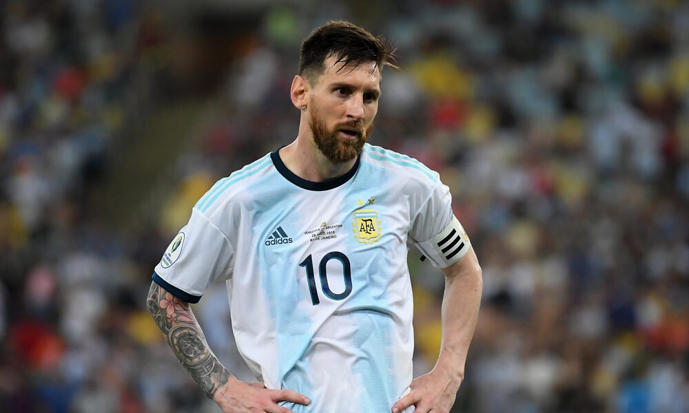 Lionel Messi dice addio all’Argentina: cala il sipario su un’era leggendaria