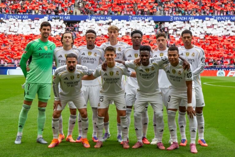 Bellingham esalta il Real Madrid: “Siamo una grandissima squadra”. E sul suo nuovo ruolo…