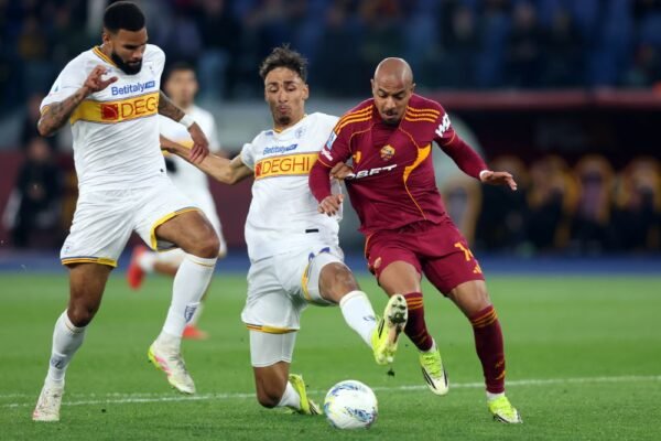 Lecce, blindando Tiago Gabriel: il centrale rinnova fino al 2030