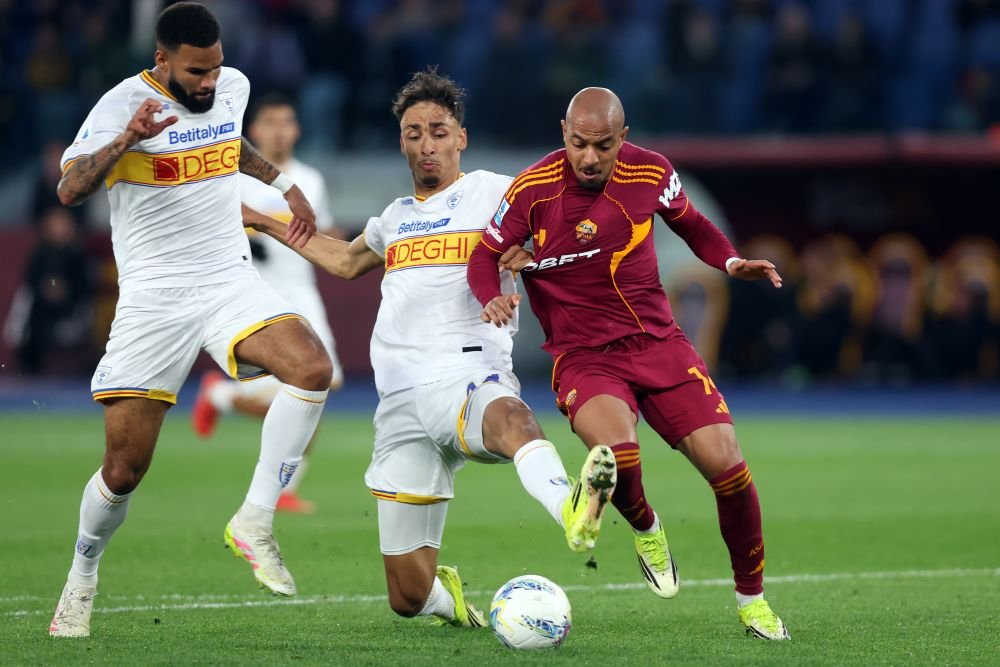 Lecce, blindando Tiago Gabriel: il centrale rinnova fino al 2030