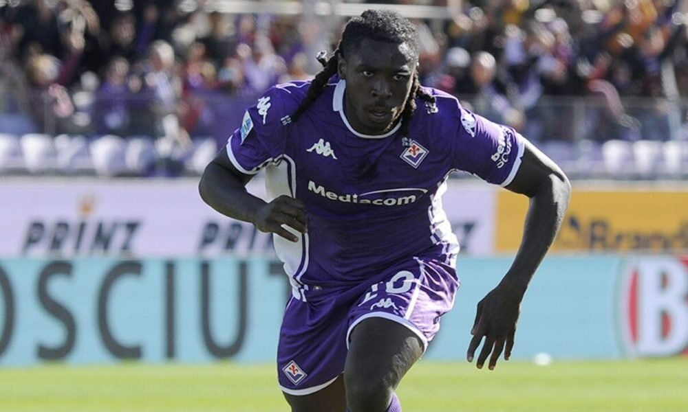 Fiorentina, caso Kean: arriva in ritardo e rifiuta l’allenamento. È rottura con il club