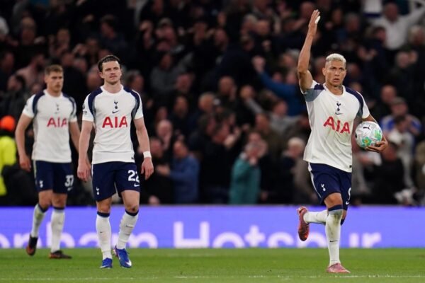 Tottenham, pugno duro con Richarlison: fuori rosa