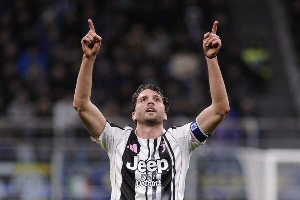 Il fastidio al ginocchio di Locatelli preoccupa la Juventus