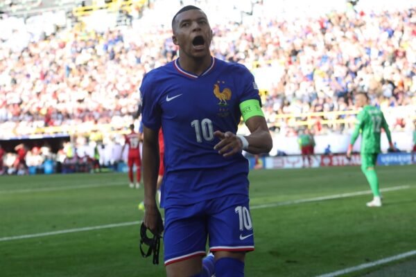 Mbappé, c’è lesione al ginocchio: ecco quando torna