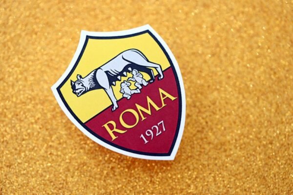 Roma, suggestione Darmian dal mercato degli svincolati