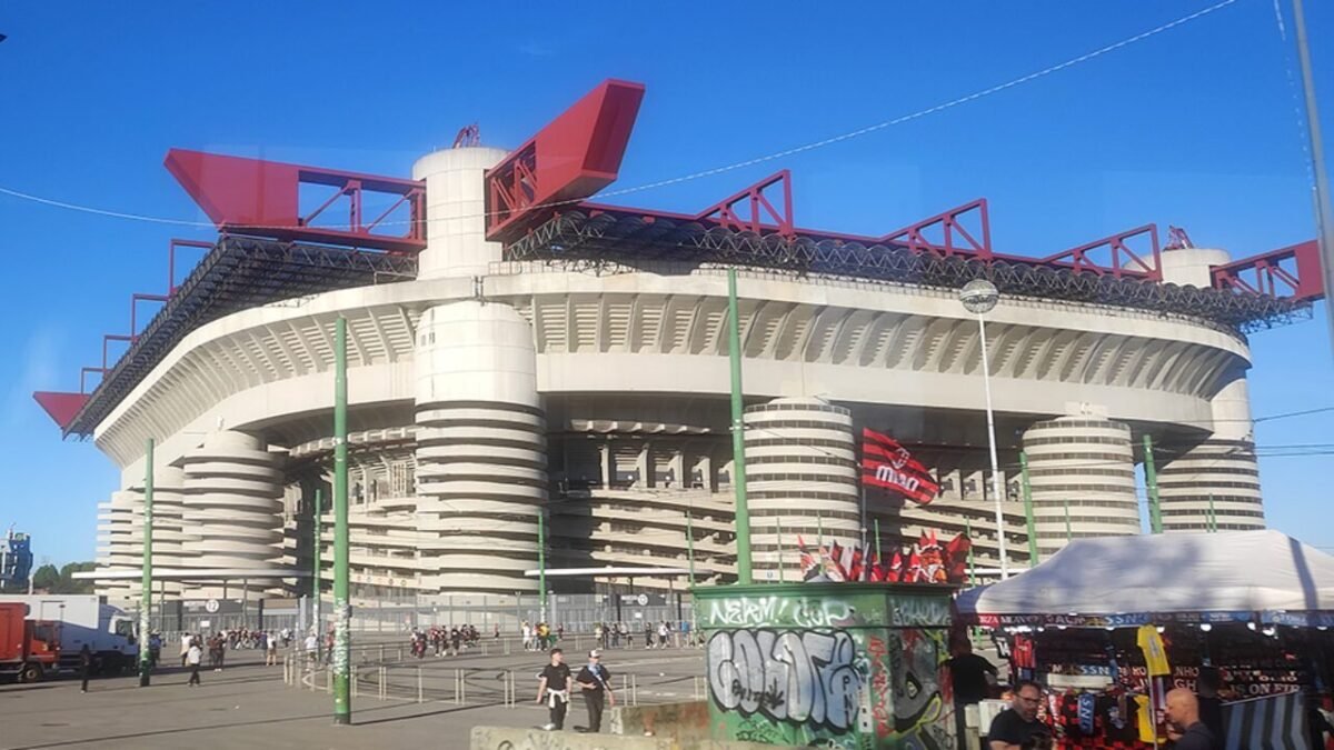 San Siro, l’idea di Inter e Milan: seggiolini ai tifosi