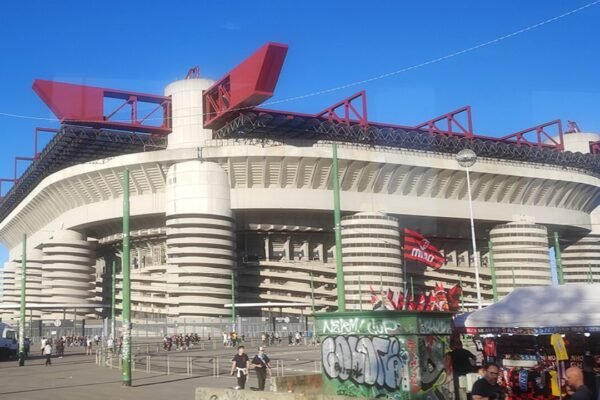 San Siro, l’idea di Inter e Milan: seggiolini ai tifosi