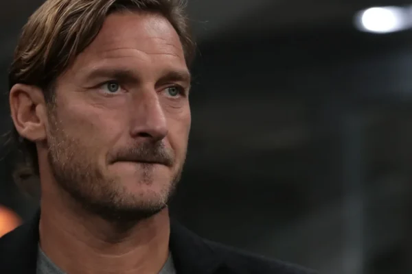 Roma, Totti e la 10 a Dybala: il retroscena