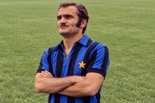 Addio a Sandro Mazzola, icona della Grande Inter che ci lascia a 83 anni