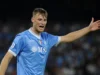 Napoli-Roma, Beukema cade due volte sul 3-3: simulazione? Il dubbio sul mancato giallo
