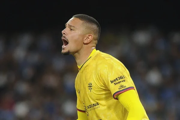 Caprile piace alle big, ma il Cagliari non tratta il rinnovo: il portiere ha un contratto fino al 2029