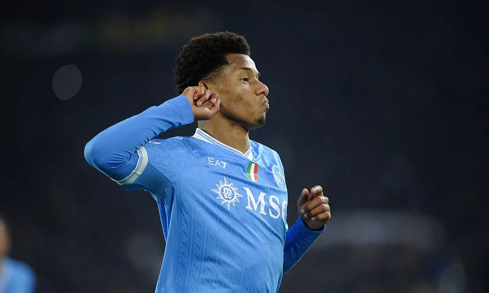 Napoli, Neres rischia 1 mese di stop